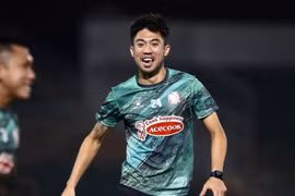 Lee Nguyễn cùng đồng đội khởi động trước trận 'đại chiến' với Hà Nội