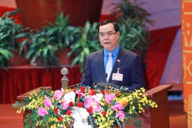 Đồng chí Nguyễn Đình Khang, Ủy viên Trung ương Đảng, Bí thư Đảng đoàn, Chủ tịch Tổng Liên đoàn Lao động Việt Nam trình bày tham luận. (Ảnh: TTXVN)