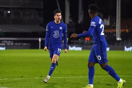 Mason Mount (số 19) giúp Chelsea chiến thắng. (Nguồn: Getty Images)