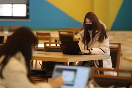 Gần 90% sinh viên đại học ở Hàn Quốc muốn được hoàn lại học phí 