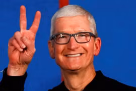 Giám đốc điều hành Apple Tim Cook nhận 750 triệu USD tiền thưởng