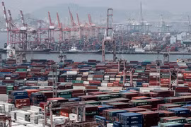 Container hàng hóa tại cảng Busan, Hàn Quốc ngày 1/6/2020. (Ảnh: YONHAP/TTXVN)