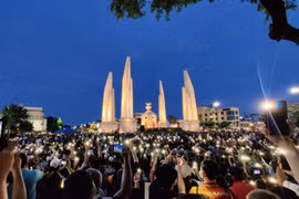 Người biểu tình tập trung tại Tượng đài Dân chủ ở Bangkok, Thái Lan. (Nguồn: Bangkok Post)