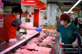 Mặt hàng thịt được bày bán tại một siêu thị của Trung Quốc. (Nguồn: Reuters)