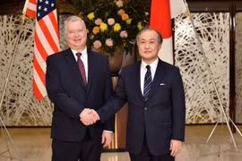 Thứ trưởng Ngoại giao Mỹ Stephen Biegun và người đồng cấp Nhật Bản Takeo Akiba. (Nguồn: AFP)