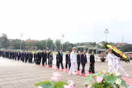 [Photo] Lãnh đạo Đảng, Nhà nước vào Lăng viếng Chủ tịch Hồ Chí Minh