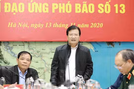 Phó Thủ tướng Chính phủ, Trưởng Ban Chỉ đạo Trung ương về Phòng, chống thiên tai Trịnh Đình Dũng phát biểu chỉ đạo. (Ảnh: Vũ Sinh/TTXVN)