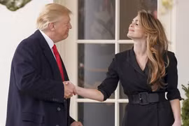 Tổng thống Mỹ Donald Trump và cố vấn cấp cao Hope Hicks. (Nguồn: AP)
