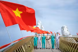 Nhân viên khu du lịch Bà Nà Hills đã sẵn sàng phục vụ du khách sau dịch. (Ảnh: TTXVN phát)