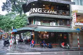 [Video] Hà Nội cấm cửa hàng không thiết yếu mở trước 9 giờ đến hết năm
