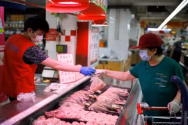 Mặt hàng thịt được bày bán tại một siêu thị của Trung Quốc. (Nguồn: Reuters)