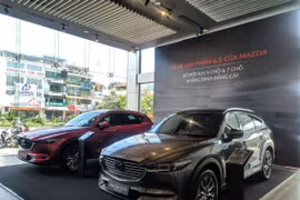 Phòng trưng bày xe tại đại lý xe Mazda Trần Khát Chân. (Ảnh nguồn: Mazda Trần Khát Chân) 