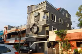 Nhiếp ảnh gia xây nhà gắn ống kính, đặt tên con theo các hãng máy ảnh