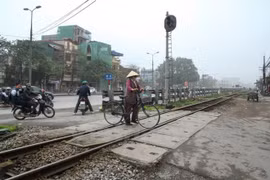 Theo thống kê, cả nước còn 4.211 đường ngang dân sinh trái phép. (Ảnh: Minh Sơn/Vietnam+)