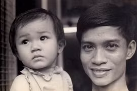 Từ lời tuyên bố đầu hàng đến giây phút “Nối vòng tay lớn”