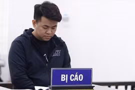 Phạt tù cựu cán bộ Công an lừa thuê ôtô bằng thẻ ngành giả