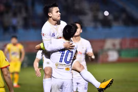 Tiền vệ Quang Hải tỏa sáng giúp Hà Nội FC đánh bại Thanh Hóa