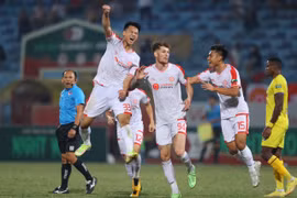 Tổng giá trị tiền thưởng cho các danh hiệu tại V-League và Hạng Nhất Quốc gia 2023 là 9 tỷ đồng. (Ảnh: PV/Vietnam+)