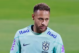 Neymar thu hút lượng lớn người hâm mộ trong buổi tập của Brazil