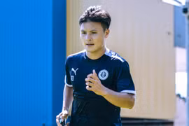 Quang Hải bước đầu thích nghi ổn định với đội bóng mới Pau FC. (Ảnh: FBNV) 