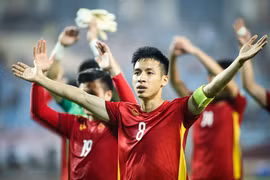 Tiền vệ Hùng Dũng giữ vai trò đội trưởng tuyển Việt Nam thay cho trung vệ Quế Ngọc Hải. (Ảnh: PV/Vietnam+) 