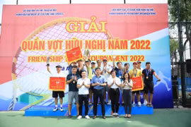 Giải Quần vợt hữu nghị: Tăng cường tình đoàn kết với bạn bè quốc tế