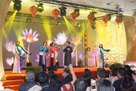 Cộng đồng người Việt tại CH Séc đoàn kết cùng nhau hướng về quê hương 