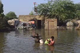Anh viện trợ nhân đạo cho Pakistan khắc phục thiệt hại do lũ lụt