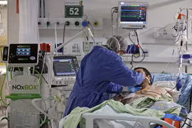 Israel: 13% bệnh nhân COVID-19 nhập viện có triệu chứng thần kinh nặng
