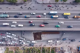 [Photo] Cận cảnh những ‘lô cốt tôn’ án ngữ trên đường phố Hà Nội