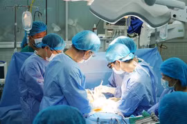 Các bác sỹ Bệnh viện Chợ Rẫy Thành phố Hồ Chí Minh. (Ảnh minh họa: TTXVN phát)