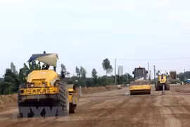 Các dự án cao tốc Bắc-Nam đã giải phóng trên 70% mặt bằng toàn tuyến. (Ảnh: Huy Hùng/TTXVN)