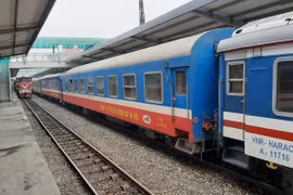 Đoàn tàu tại ga Hà Nội của Tổng công ty Đường sắt Việt Nam (Ảnh: Việt Hùng/Vietnam+)