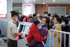 Sân bay Nội Bài kiểm soát chặt nguy cơ lây nhiễm virus corona. (Ảnh: Phan Công/Vietnam+)