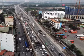Ùn tắc giao thông trên một đoạn đường vành đai 3 trên cao ở Hà Nội. (Ảnh: Danh Lam/TTXVN)