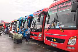 Xe khách liên tỉnh đã được phép hoạt động tuy nhiên đối với những tỉnh vẫn hạn chế đi lại thì sẽ phải điều chỉnh tần suất. (Ảnh: Việt Hùng/Vietnam+)