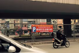 Bác đề xuất lập bãi trông giữ xe tại gầm cầu vượt Ngã Tư Sở 