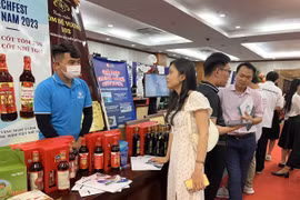 Khu trưng bày, giới thiệu sản phẩm của các doanh nghiệp khoa học công nghệ bên lề Hội thảo. (Ảnh: Đ.H/Vietnam+)