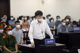 Bị cáo Trương Quốc Cường trả lời câu hỏi của Hội đồng xét xử. (Ảnh: An Đăng/TTXVN)
