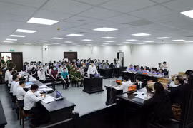 Quang cảnh phiên tòa. (Ảnh: An Đăng/TTXVN)
