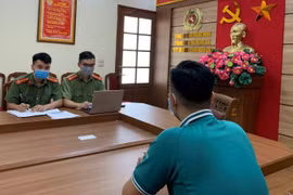 Công dân K.T.N, 38 tuổi, trú tại phường Việt Hưng, thành phố Hạ Long làm việc với cơ quan công an. (Nguồn: thanhnien.vn)