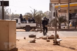 Lực lượng an ninh Burkina Faso tuần tra tại thủ đô Ouagadougou ngày 22/1. (Ảnh: AFP/TTXVN) 