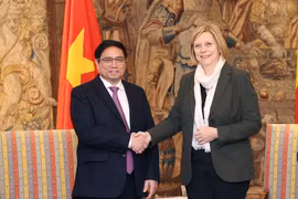 Sáng 15/12, tại Brussels, Thủ tướng Phạm Minh Chính hội kiến Chủ tịch Hạ viện Bỉ Eliane Tillieux. (Ảnh: Dương Giang/TTXVN) 