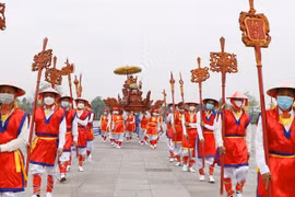 Lễ rước kiệu của các xã, phường, thị trấn vùng ven về Khu di tích lịch sử Quốc gia đặc biệt Đền Hùng. (Ảnh: Trung Kiên/TTXVN)