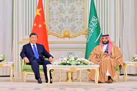 Thái tử Saudi Arabia Mohammed bin Salman Al Saud (phải) hội đàm với Chủ tịch Trung Quốc Tập Cận Bình tại Riyadh, ngày 8/12/2022. (Nguồn: THX/TTXVN)