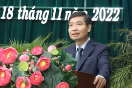Ông Tạ Anh Tuấn phát biểu nhận nhiệm vụ Chủ tịch Ủy ban Nhân dân tỉnh Phú Yên. (Ảnh: Xuân Triệu/TTXVN) 