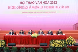 Chủ tịch Quốc hội Vương Đình Huệ và đại biểu chủ trì hội thảo. (Ảnh: Doãn Tấn/TTXVN) 