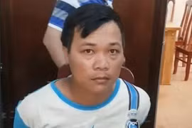 Đối tượng Nguyễn Xuân Vinh, giả danh Phó Trưởng phòng Cảnh sát giao thông công an tỉnh Quảng Ngãi tống tiền doanh nghiệp. (Ảnh: Công an cung cấp)