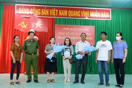Quang cảnh buổi công khai xin lỗi người bị khởi tố, tạm giam oan tại Bình Thuận. (Ảnh: Nguyễn Thanh/TTXVN)