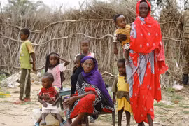Phụ nữ và trẻ em ở Nam Sudan. (Nguồn: AFP/TTXVN) 
